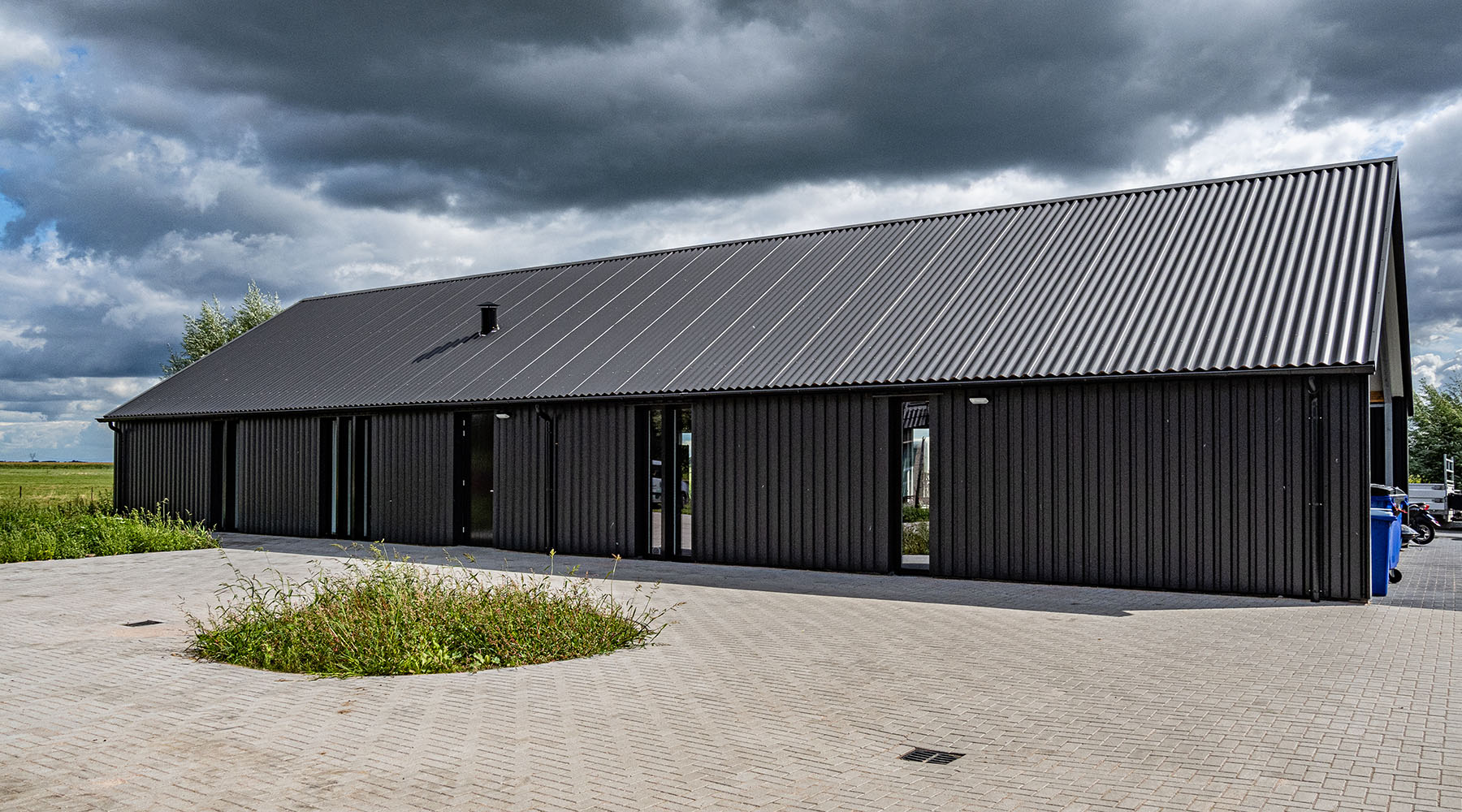 Gable roof with FALK insulated metal panels