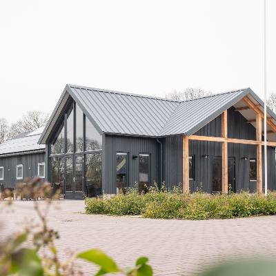 Houten luxe paardenstal